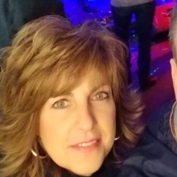 Meet your Posher, Lori - Picture 1 of 1